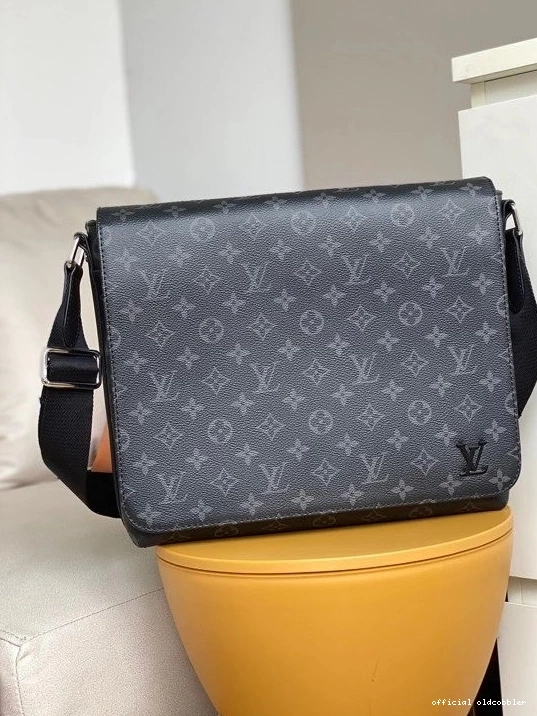 LOUIS MM DISTRICT VUITTON 0821